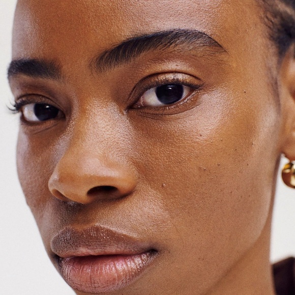 Merit The Minimalist Perfecting Complexion Stick in Cacao or Sienna - Picture 4 of 8